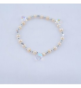 Adzo Designs Pearlsonality bracelet with freshwater pearls and swaroski crystals on stretch